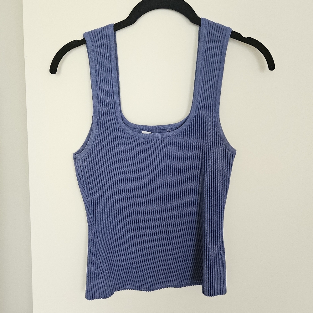 Sculpted Ribbed Tank Top - Picture 4 of 8
